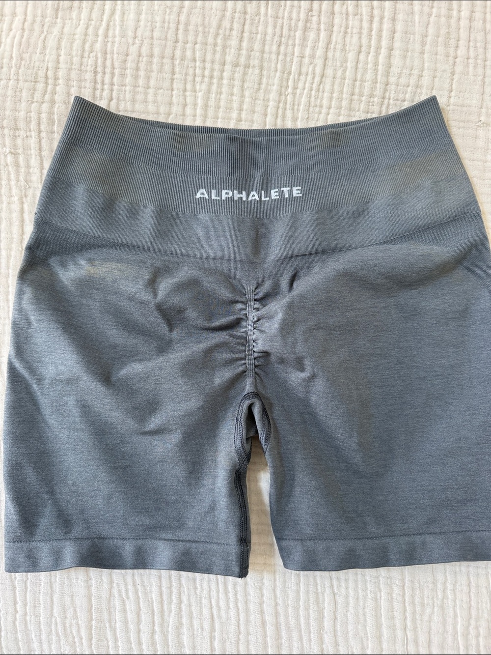 Alphalete Women's High-Rise Scrunch Back No Front Seam Bike Shorts